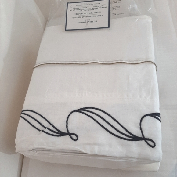 ***Williams Sonoma Linen Embroidered Leaf California King Sheet Set